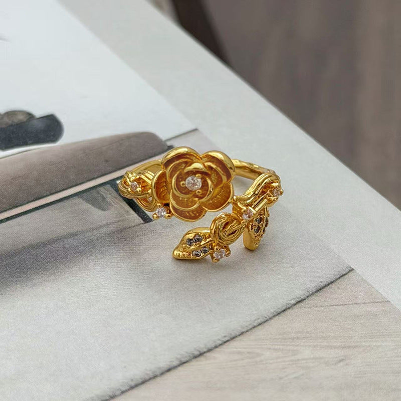 Women Wear Niche Leaf Rings In Ancient Times