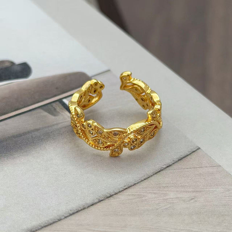 Women Wear Niche Leaf Rings In Ancient Times