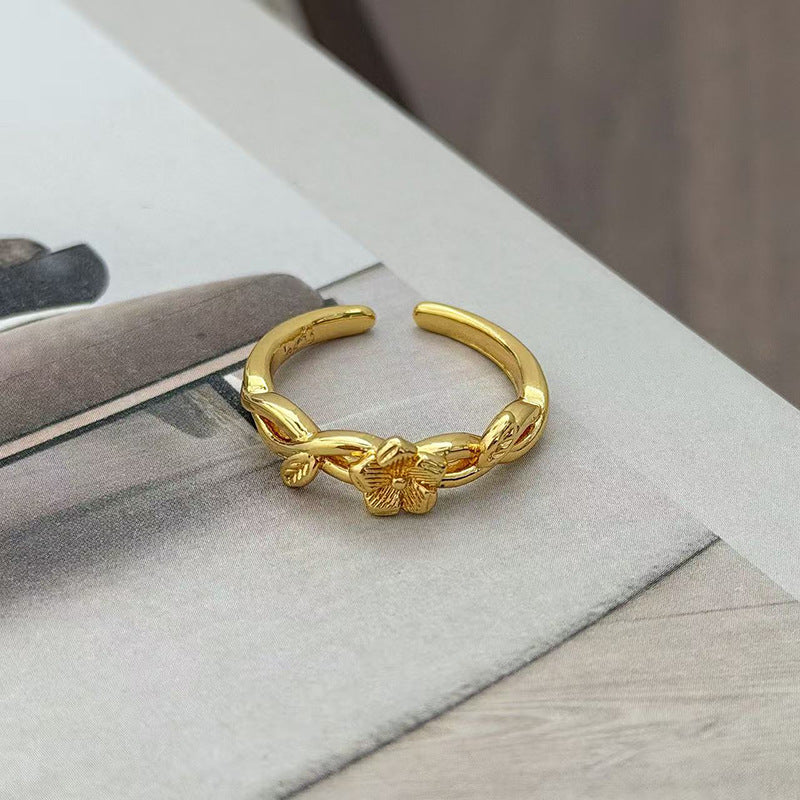 Women Wear Niche Leaf Rings In Ancient Times