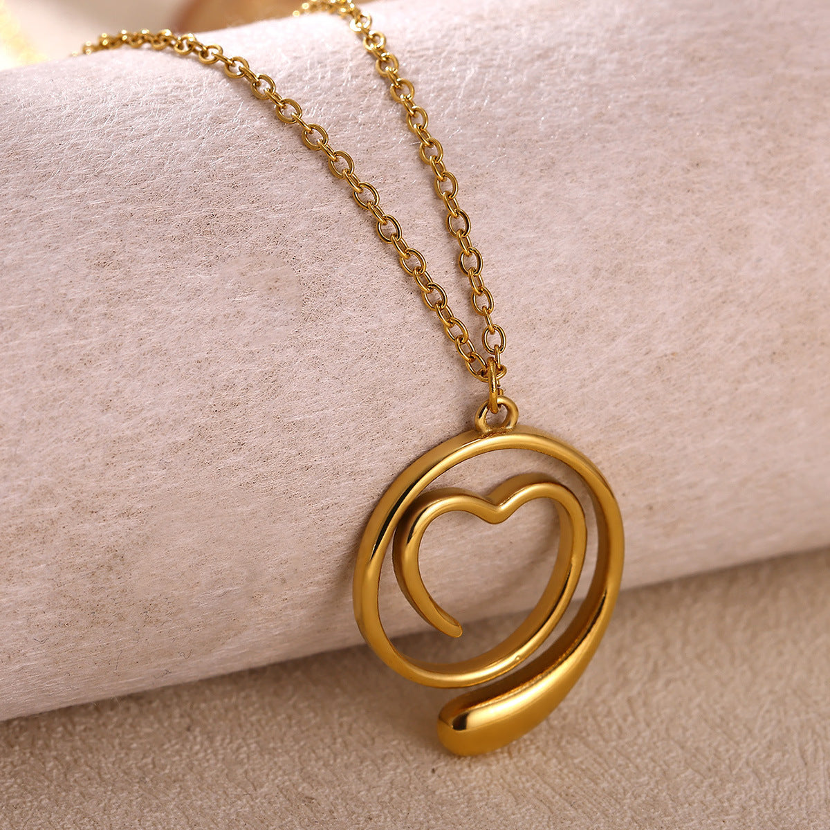 Geometric Heart-Shaped Droplet Minimalist Necklace